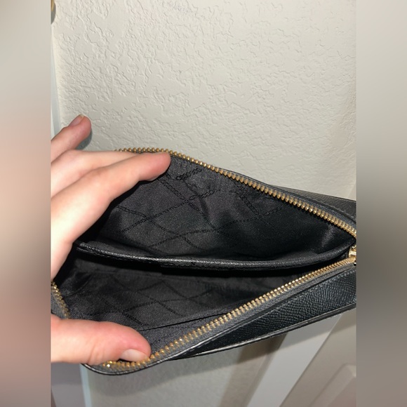 Black & Gold Jet Set Michael Kors Crossbody 🖤 - Picture 6 of 8